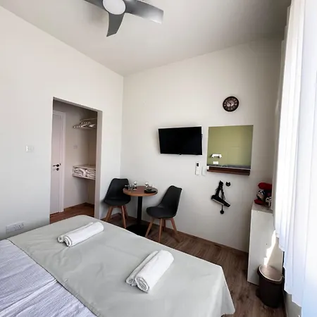 Апартаменты Smart Comfort Roomn7 With Private Bathroom In Location 250m