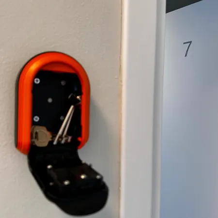 Smart Comfort Roomn7 With Private Bathroom In Location 250m 레메소스