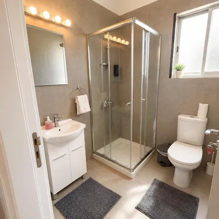Апартаменты Smart Comfort Roomn7 With Private Bathroom In Location 250m