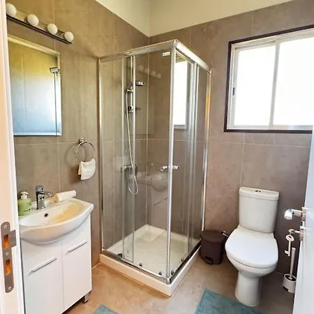 Apartament Smart Comfort Roomn7 With Private Bathroom In Location 250m Limassol