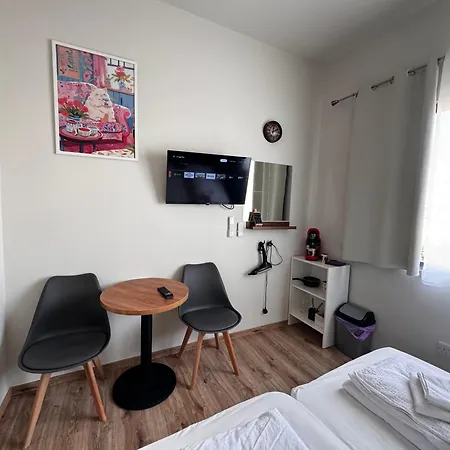 Apartament Smart Comfort Roomn7 With Private Bathroom In Location 250m